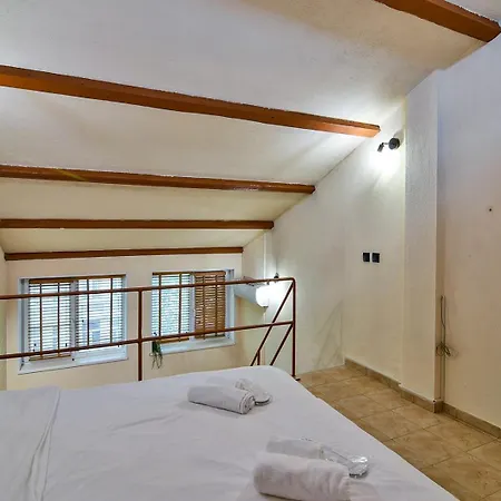 Cozy Nest Charming Loft In The Heart Of Apartmán *