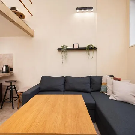 Cozy Nest Charming Loft In The Heart Of Apartmán
