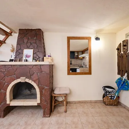Cozy Nest Charming Loft In The Heart Of
