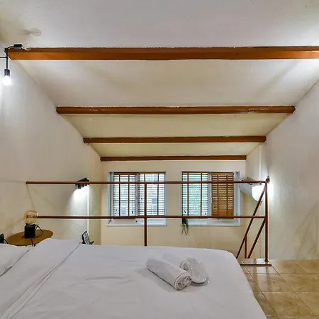 Cozy Nest Charming Loft In The Heart Of Warna