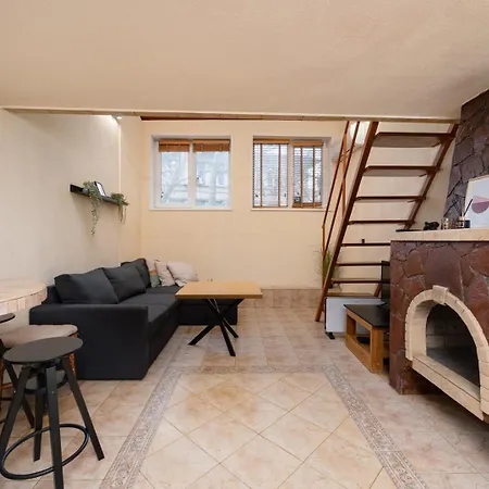 Cozy Nest Charming Loft In The Heart Of Apartment Warna